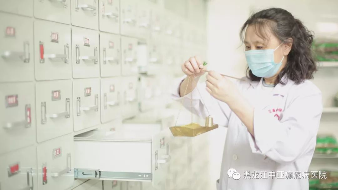 过了腊八就是年！中亚医院祝广大病友和家人腊八安康！