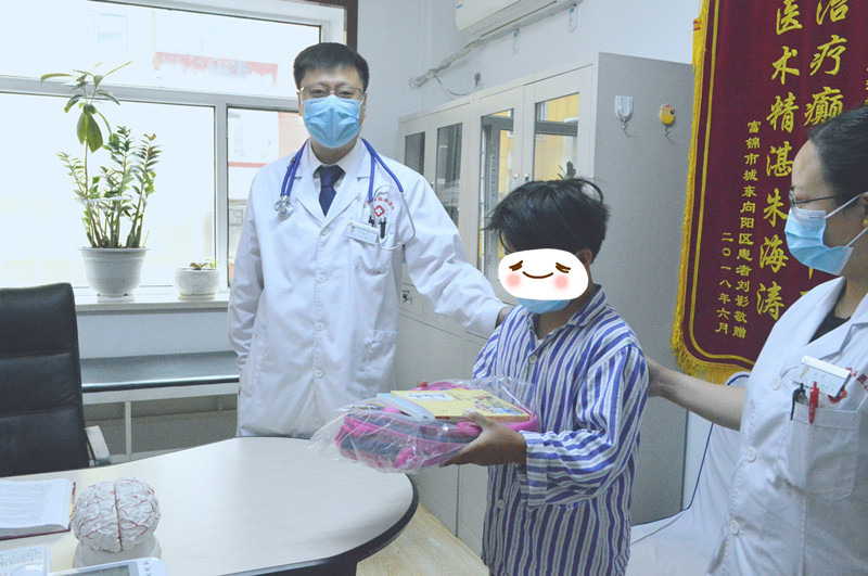 祝福孩子们健康快乐成长 中亚医院陪伴孩子们欢度六一